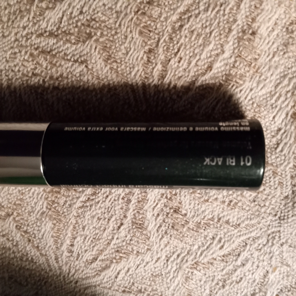 Clinique Volume Mascara - Picture 3 of 3